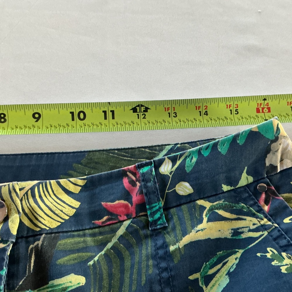 Chico's Size‎ 1.5P (10) Tropical Print Ankle Pants Cuffed Navy Blue Print - Picture 5 of 9